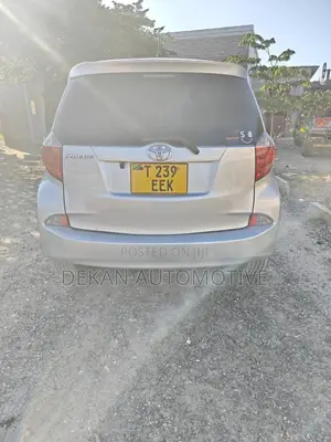 Toyota Ractis 1.3 FWD 2012 Silver