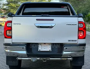 Toyota Hilux 2020 White