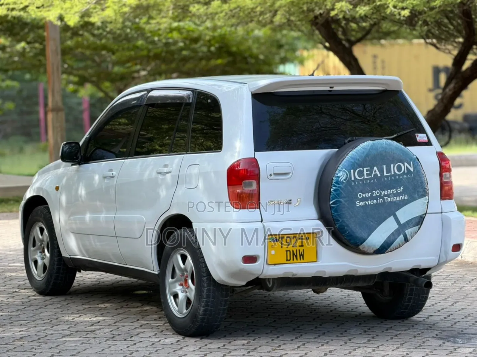Toyota RAV4 Automatic 2003 White