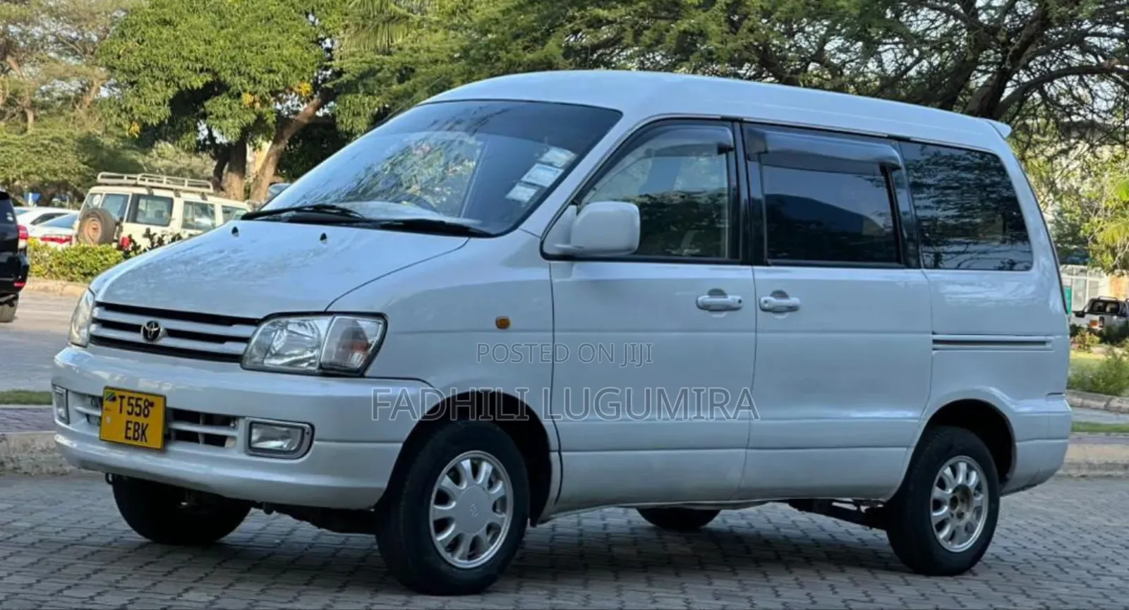 Toyota Noah 2001 Silver