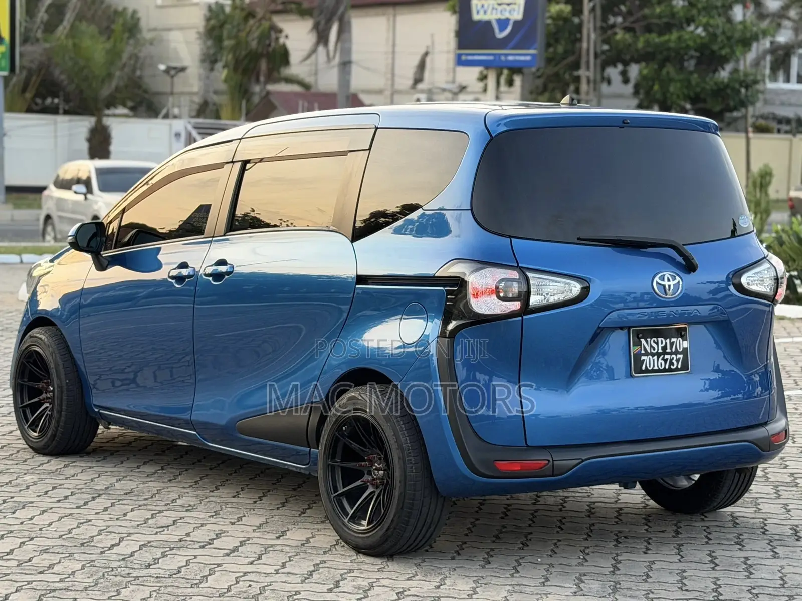 Toyota Sienta 1.5 FWD 2015 Blue
