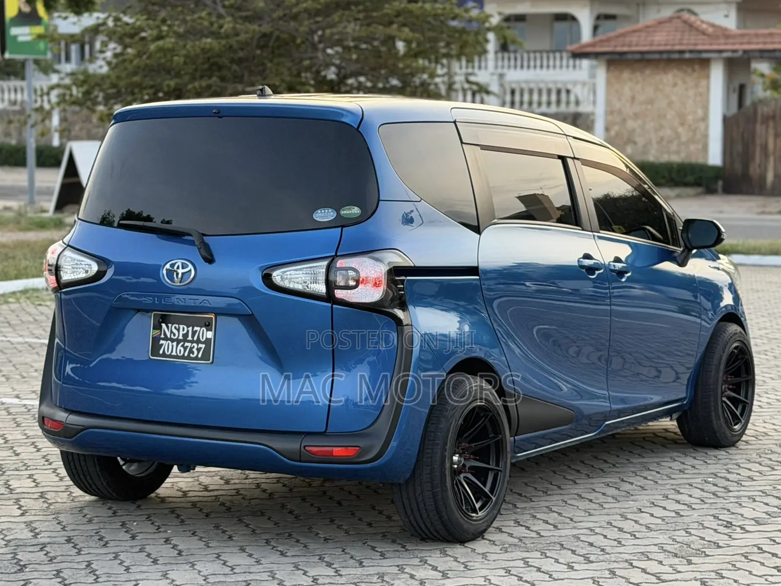 Toyota Sienta 1.5 FWD 2015 Blue