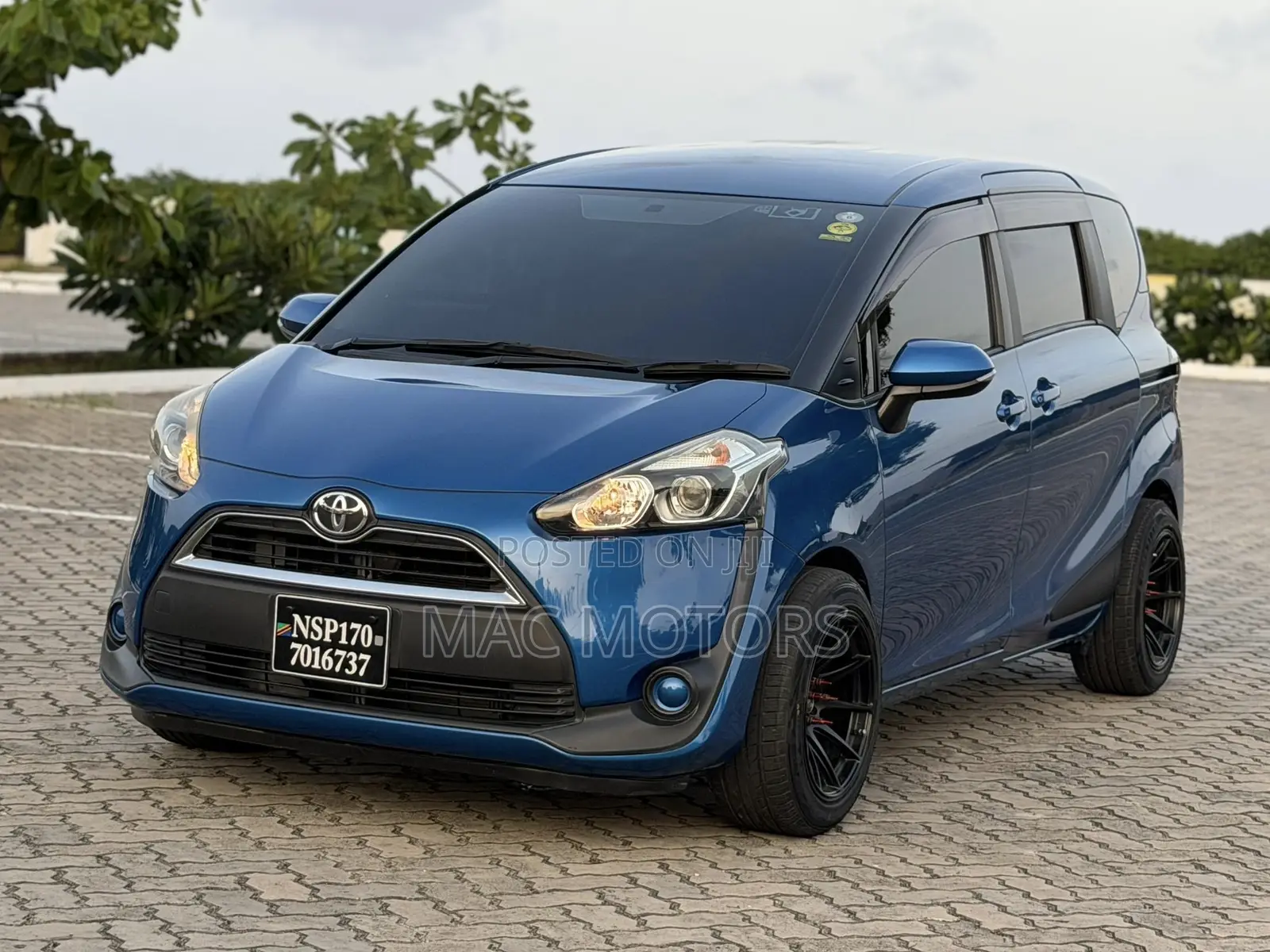 Toyota Sienta 1.5 FWD 2015 Blue