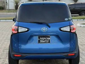 Toyota Sienta 1.5 FWD 2015 Blue
