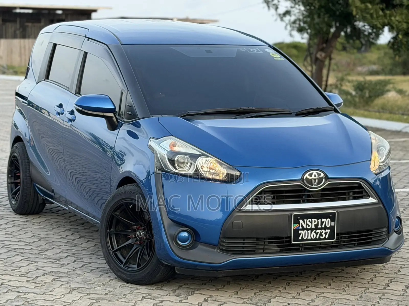 Toyota Sienta 1.5 FWD 2015 Blue