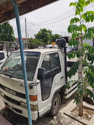 Isuzu Isuzu Elf