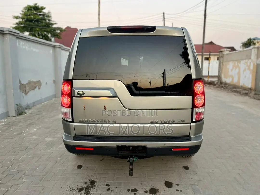 Land Rover Discovery 2010 Gold