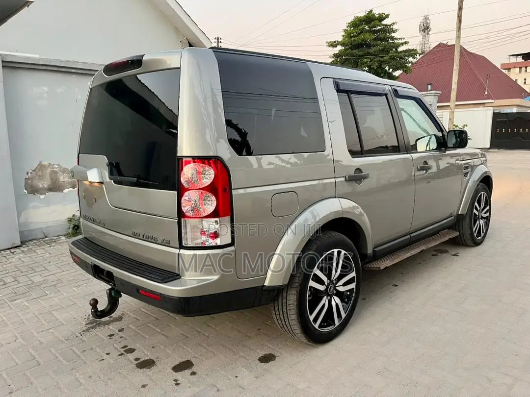 Land Rover Discovery 2010 Gold