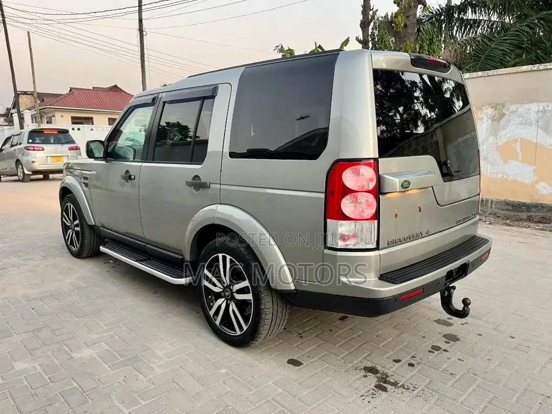 Land Rover Discovery 2010 Gold