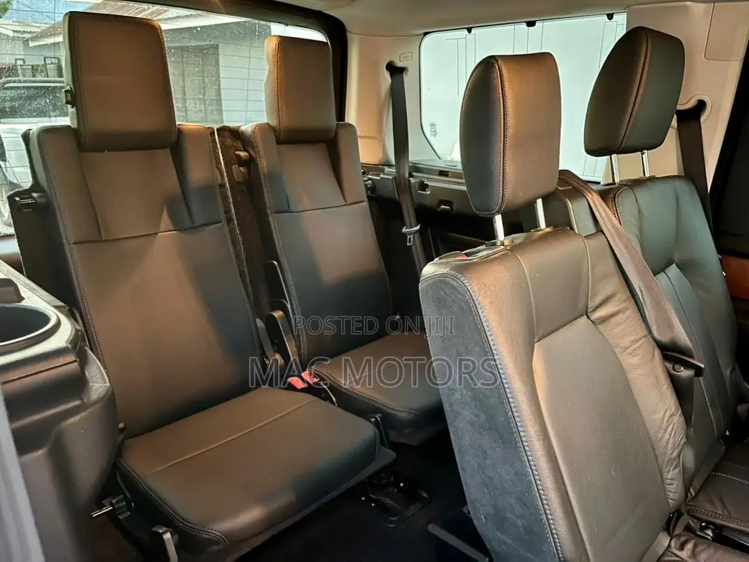 Land Rover Discovery 2010 Gold