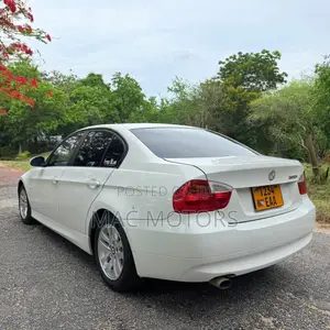 BMW 3 Series 320i RWD 2008 White