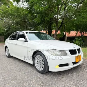 BMW 3 Series 320i RWD 2008 White