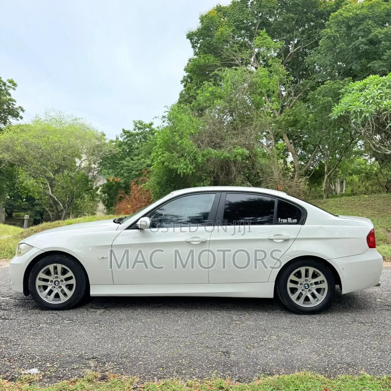BMW 3 Series 320i RWD 2008 White