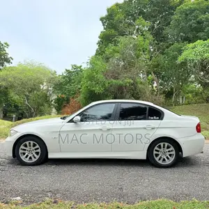 BMW 3 Series 320i RWD 2008 White