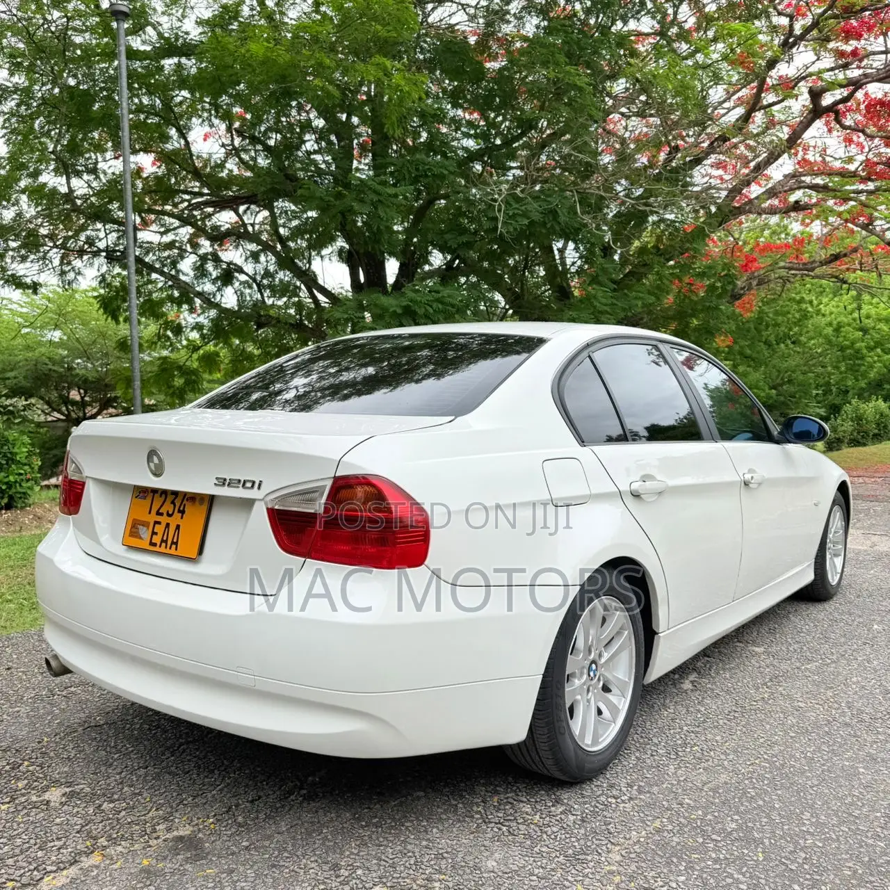 BMW 3 Series 320i RWD 2008 White