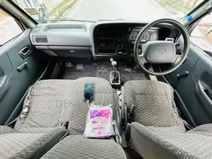 Toyota HiAce 2002 White
