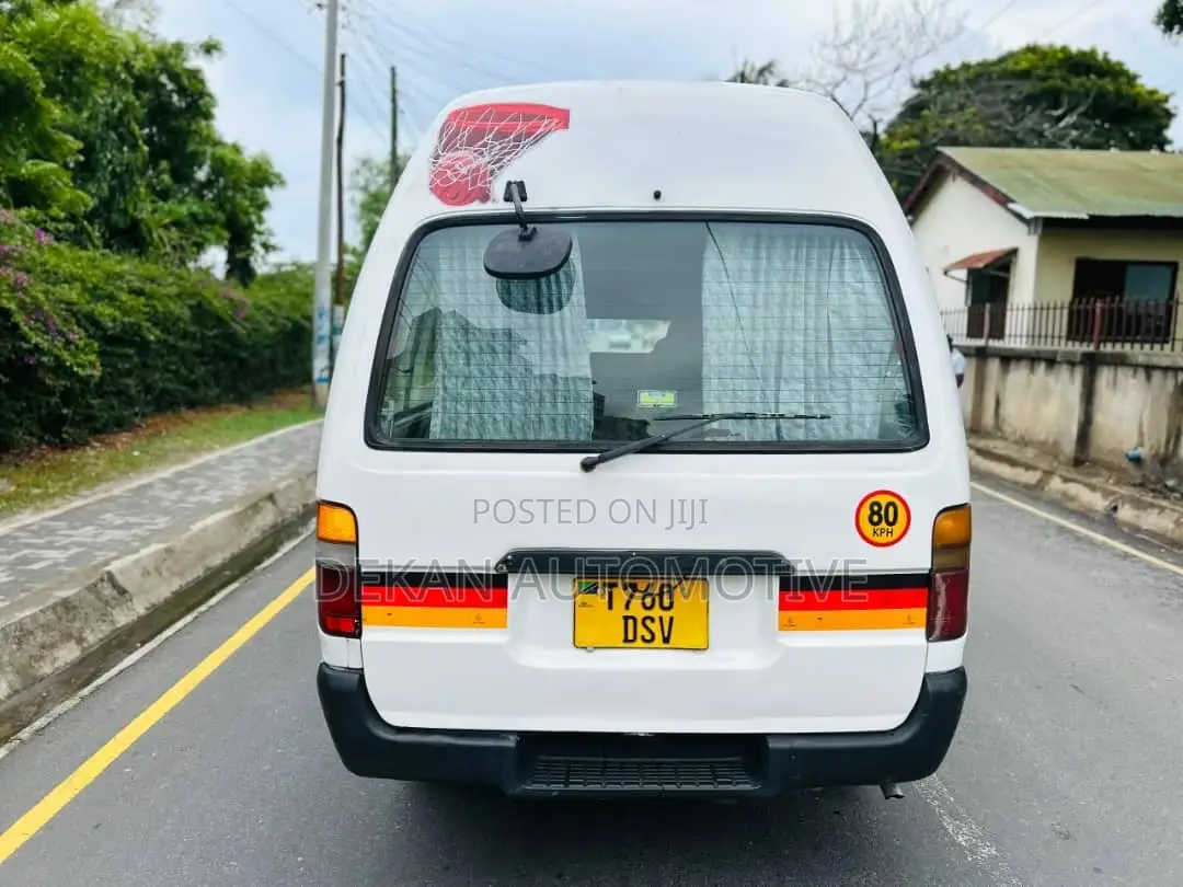 Toyota HiAce 2002 White