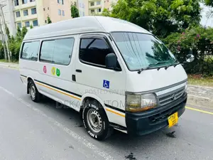 Toyota HiAce 2002 White