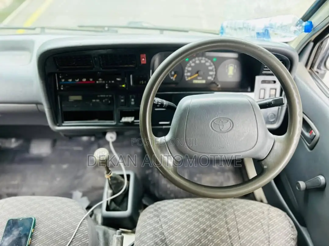 Toyota HiAce 2002 White