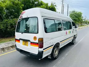 Toyota HiAce 2002 White