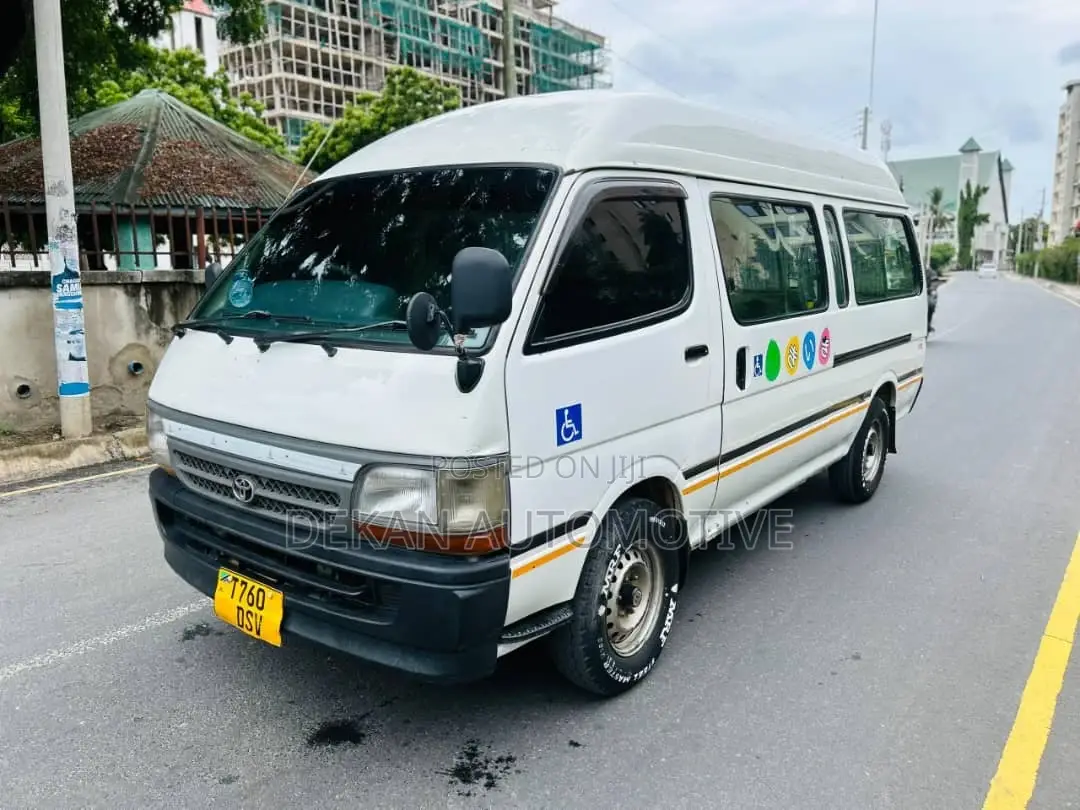 Toyota HiAce 2002 White