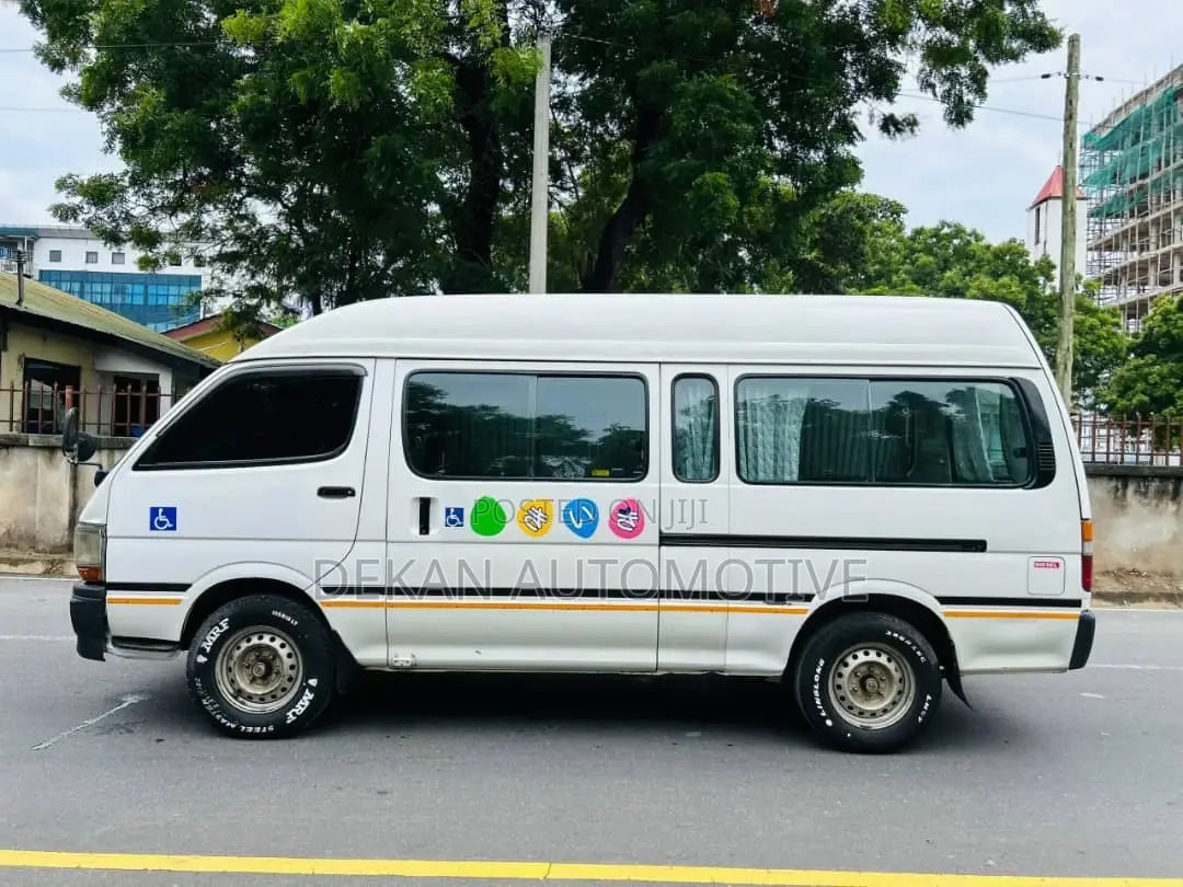 Toyota HiAce 2002 White