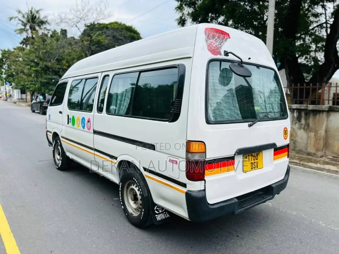 Toyota HiAce 2002 White