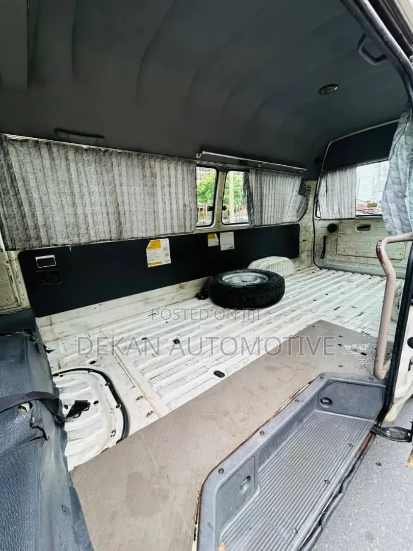 Toyota HiAce 2002 White