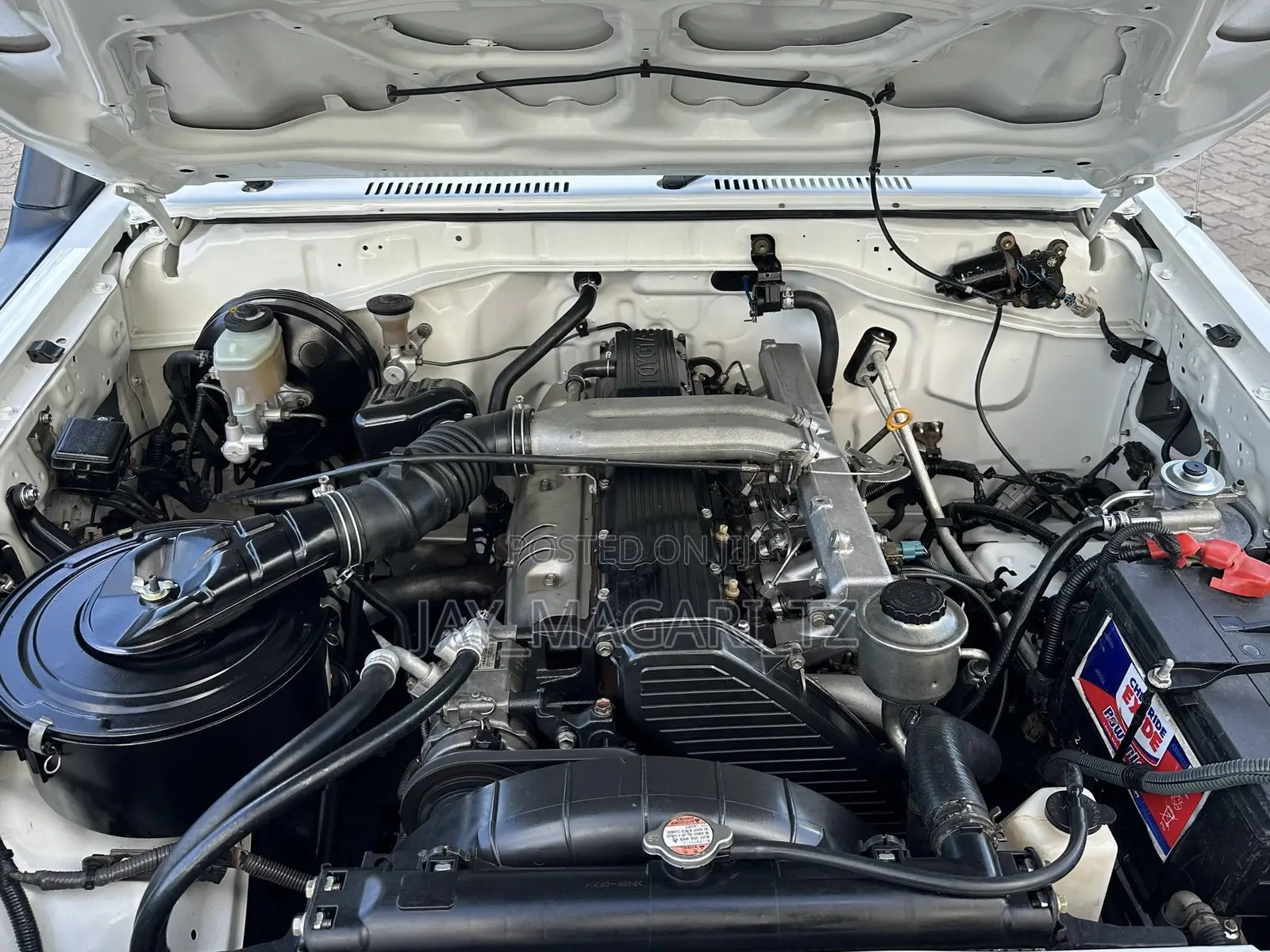 Toyota Land Cruiser 2015 White