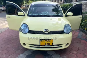 Toyota Sienta 1.5 AWD 2005 Yellow