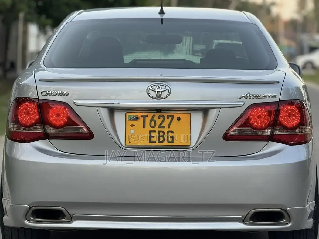 Toyota Crown 2010 Silver