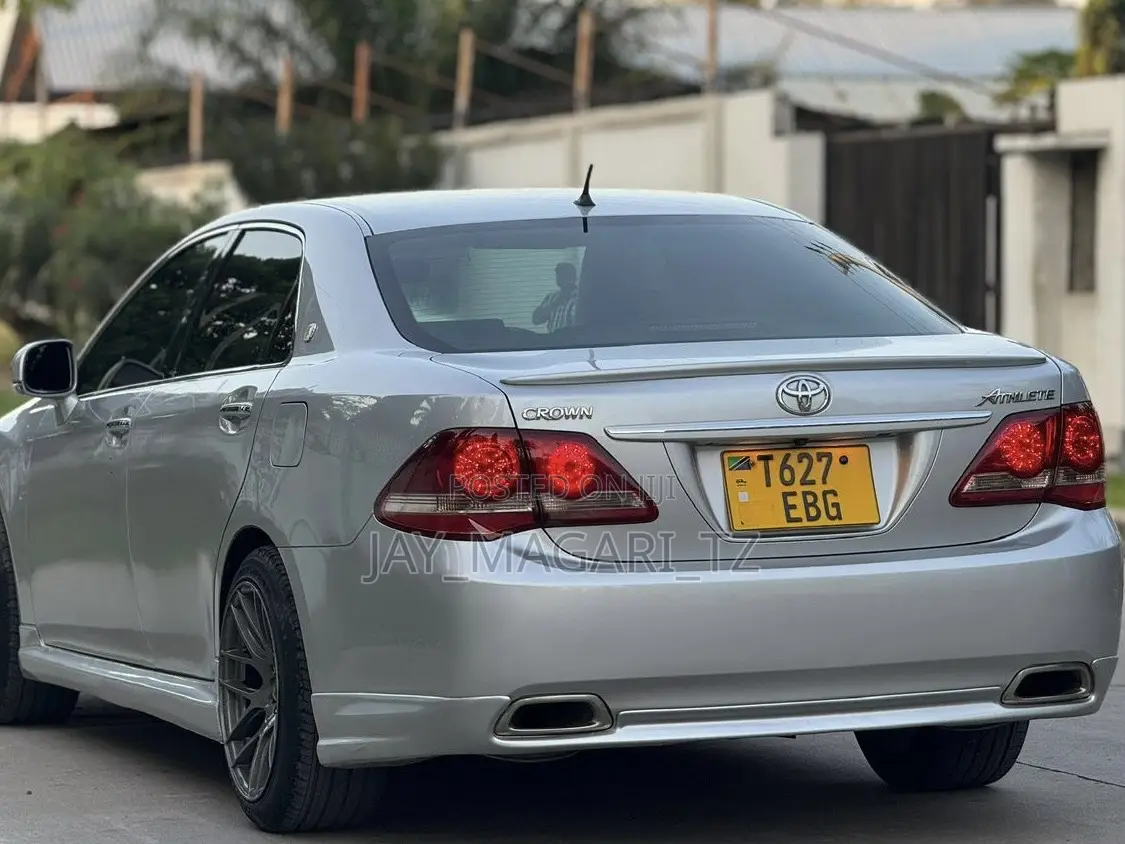 Toyota Crown 2010 Silver
