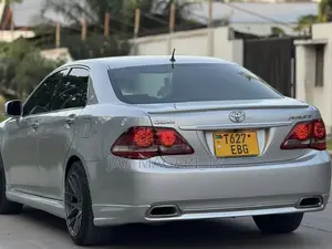 Toyota Crown 2010 Silver