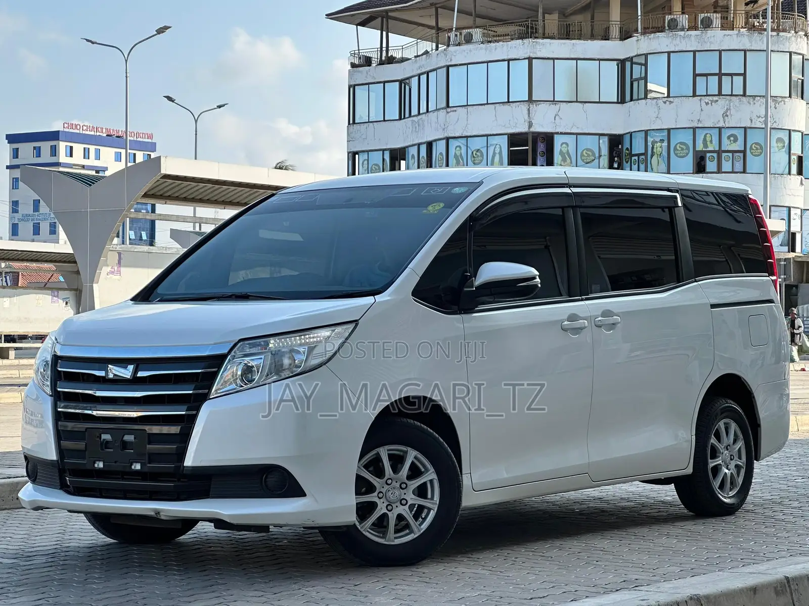 Toyota Noah 2016 White