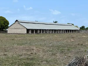 Eneo La Ekari 9 La Ufugaji Wa Kuku Linauzwa Kiaraka, Mapinga