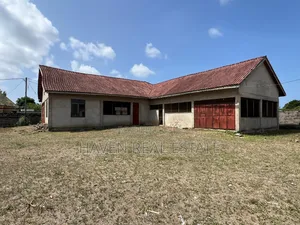 Eneo La Ekari 9 La Ufugaji Wa Kuku Linauzwa Kiaraka, Mapinga