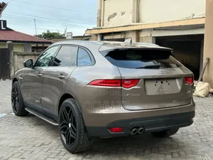 Jaguar F-Pace 20d R-Sport 2017 Gold