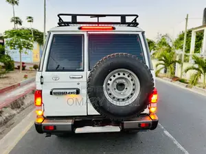 Toyota Land Cruiser 2022 White