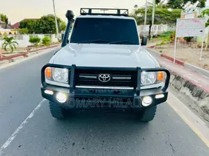 Toyota Land Cruiser 2022 White