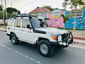 Toyota Land Cruiser 2022 White