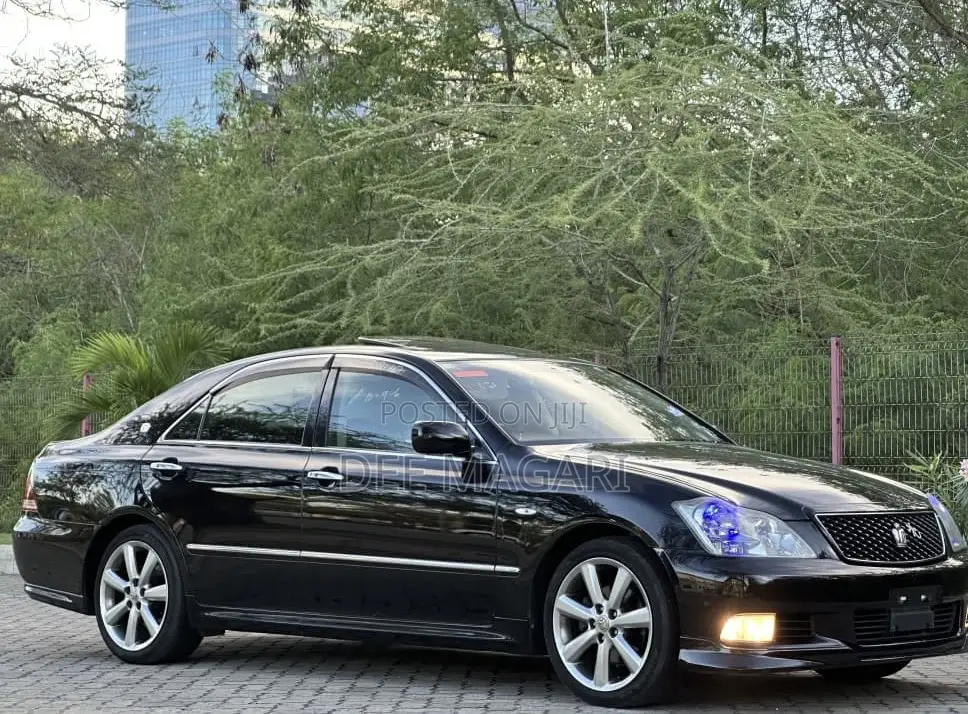 Toyota Crown 2006 Black