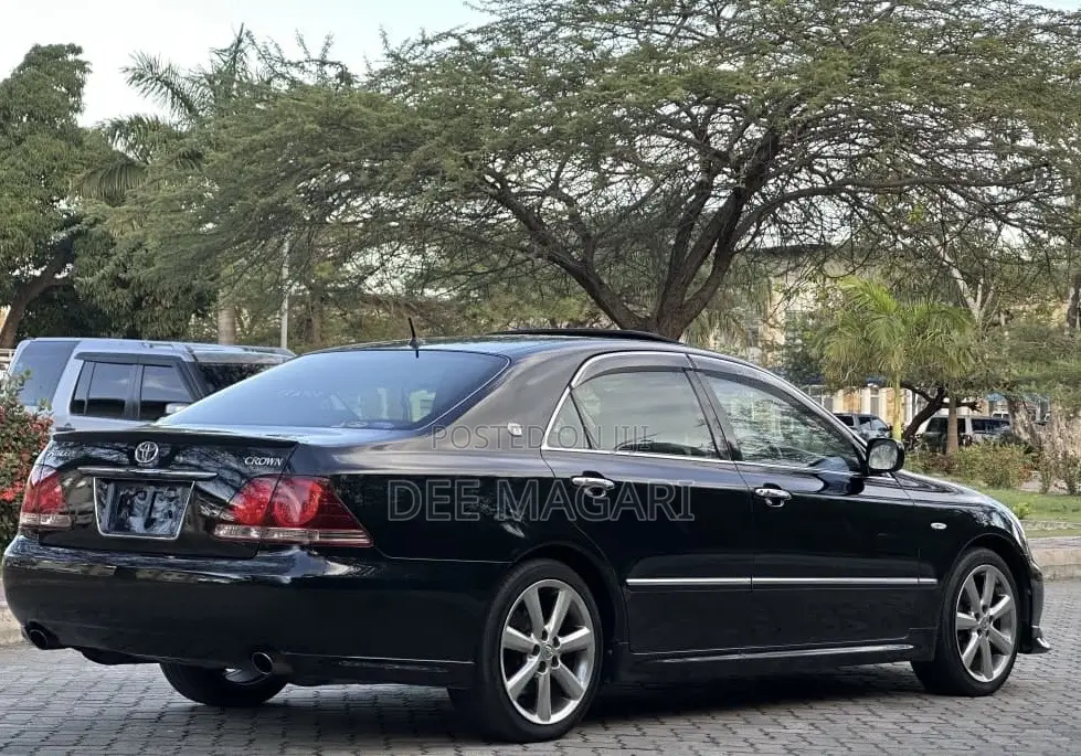 Toyota Crown 2006 Black