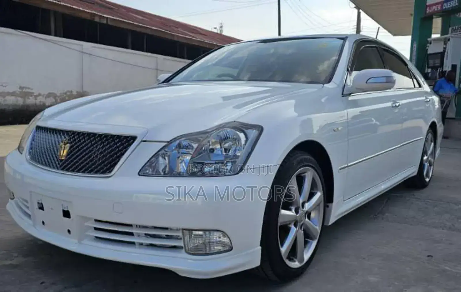 Toyota Crown Royale 2005 White