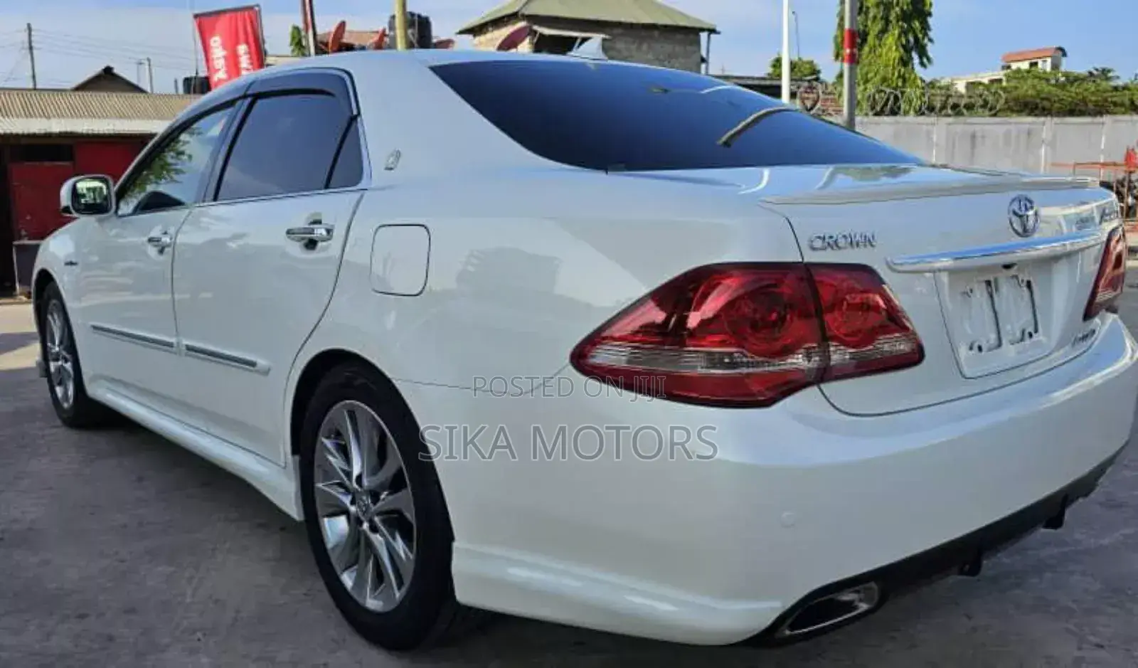 Toyota Crown Royale 2005 White