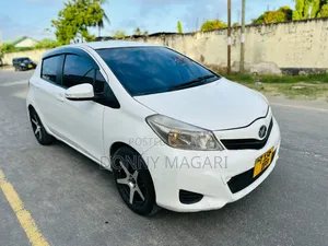 Toyota Vitz 1.0 FWD 3dr 2009 White