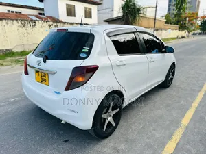 Toyota Vitz 1.0 FWD 3dr 2009 White