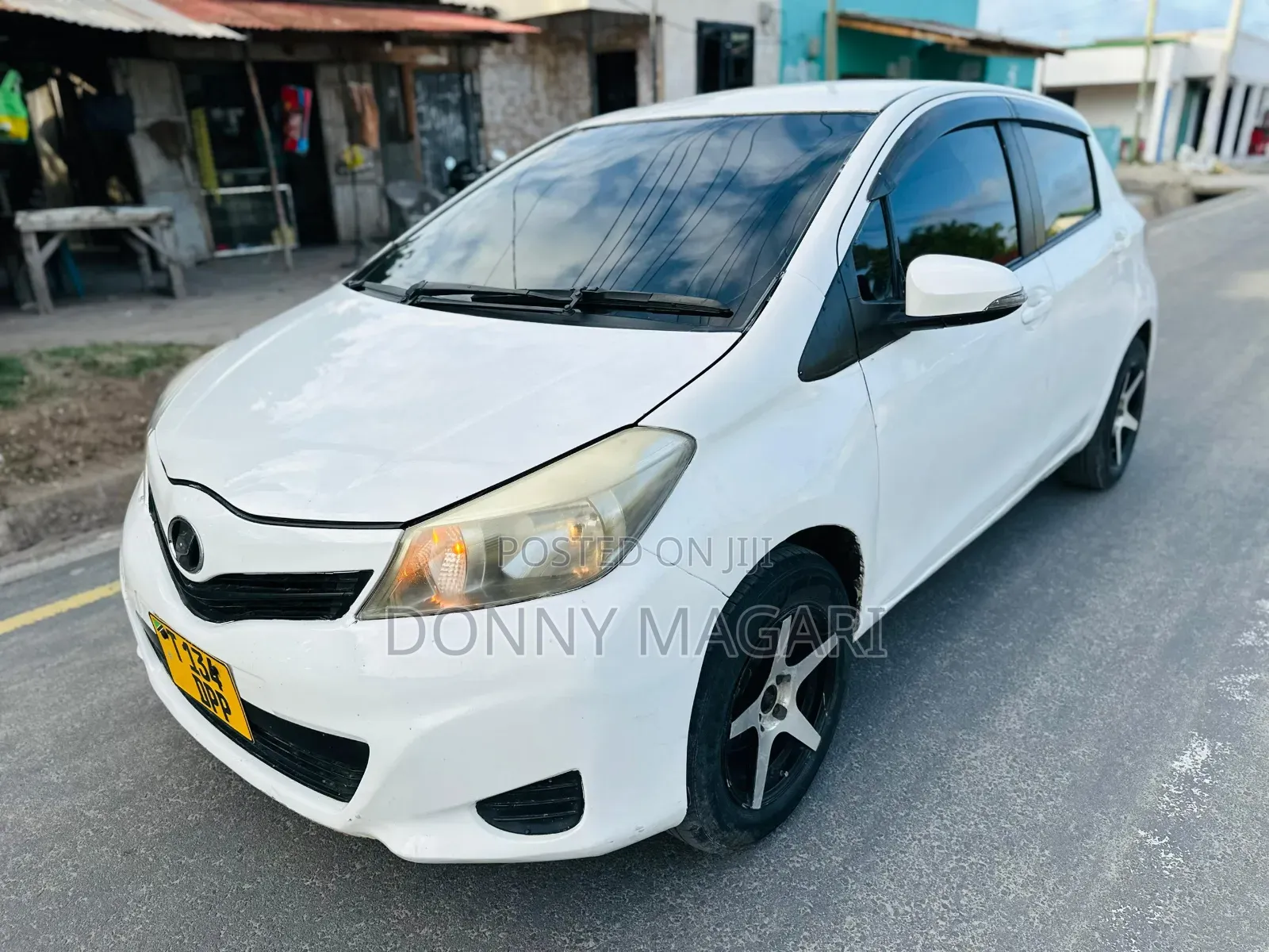 Toyota Vitz 1.0 FWD 3dr 2009 White