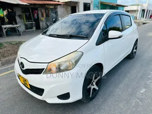 Toyota Vitz 1.0 FWD 3dr 2009 White