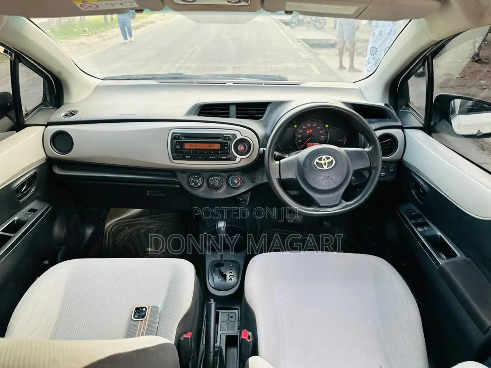 Toyota Vitz 1.0 FWD 3dr 2009 White