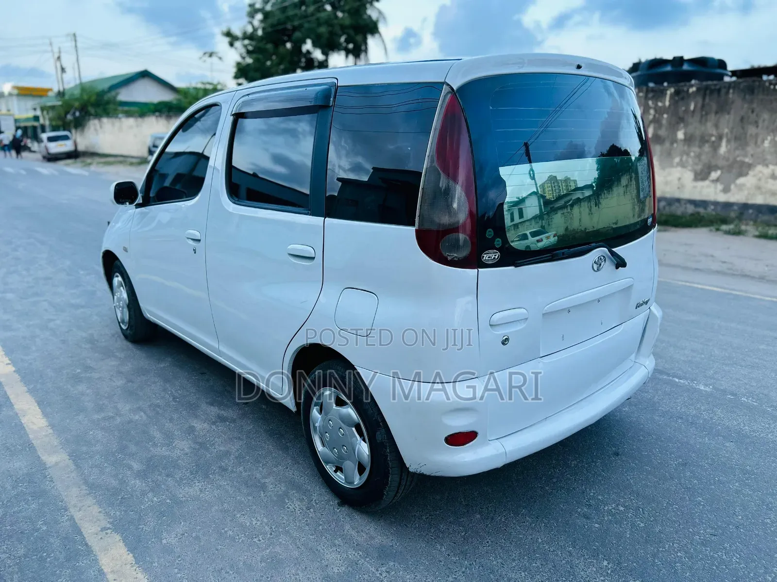 Toyota Fun Cargo 2004 White